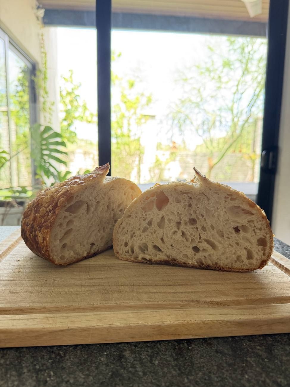 Pan de barra recién horneado